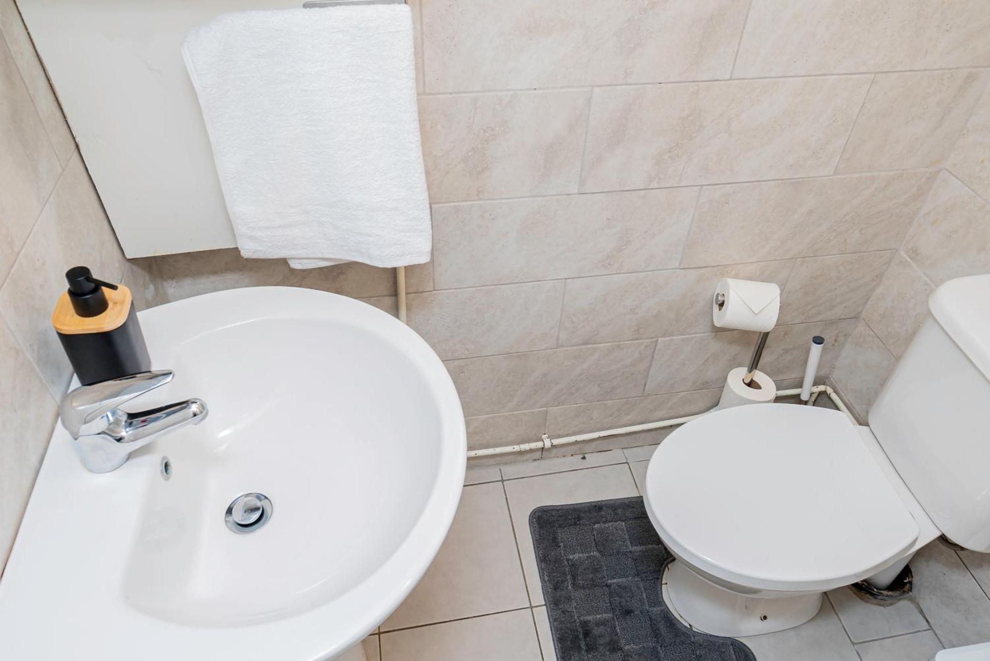 Charming 2-Bedroom Flat With A Garden And Free Parking At Abingdon Oxford Luaran gambar